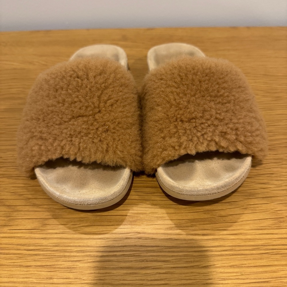 Jenni Kayne Cozy Tan Fuzzy Slides